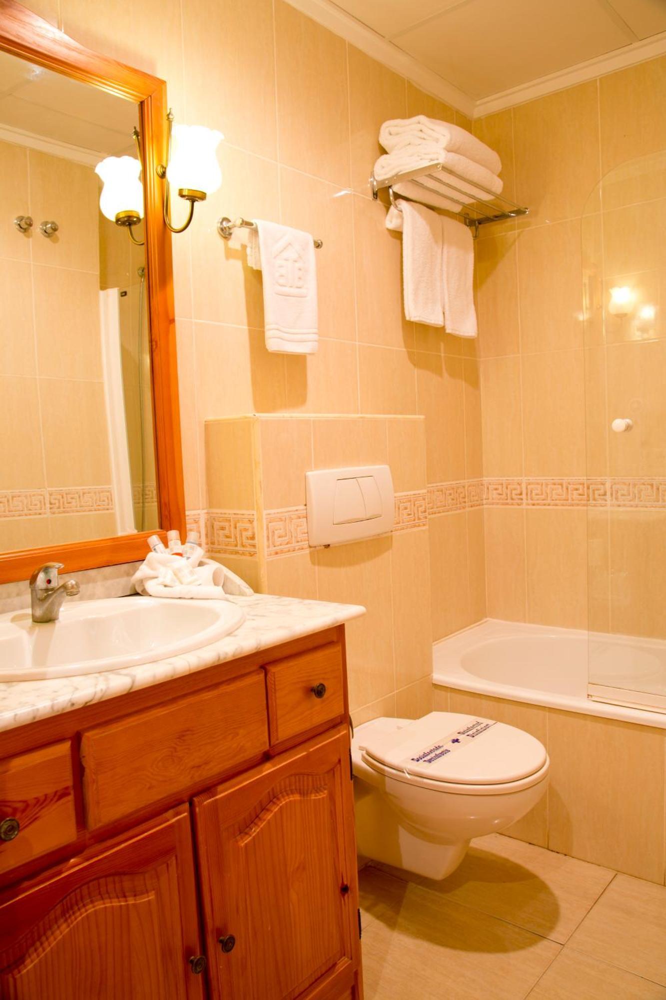 One-Bedroom Apartment (1 Adult),1226880902:JPEG